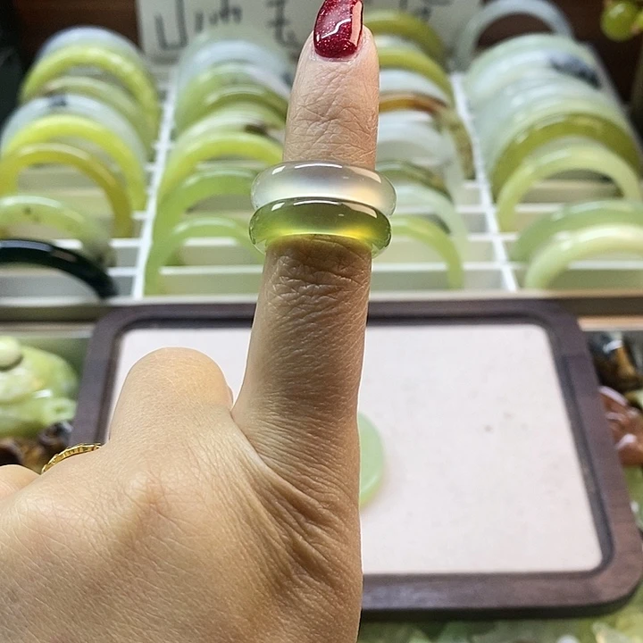 蛇纹石玉手镯未镶嵌嬛****呀