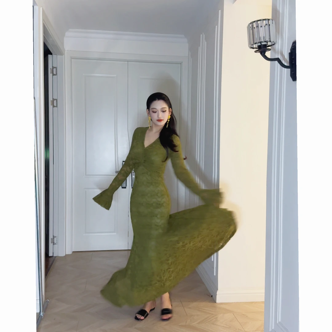 肆意【绿屿浮光】新中式秋冬镂空旗袍过年连衣裙蕾丝厚款包臀裙女