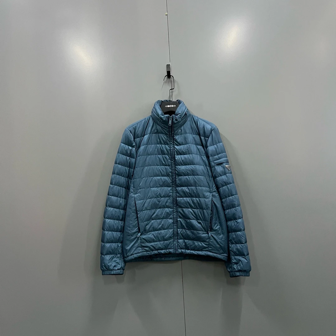99新 Prada/普拉达 (ll) 三角标立领羽绒服 46码/610164