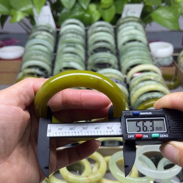 蛇纹石玉未镶嵌手镯84