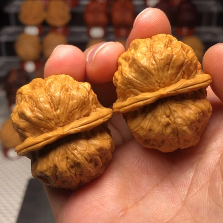 文玩核桃把件106龙鳞舍利