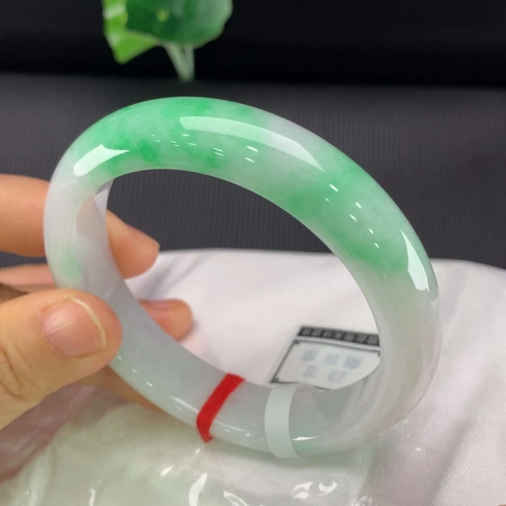 翡翠未镶嵌手镯正圈57