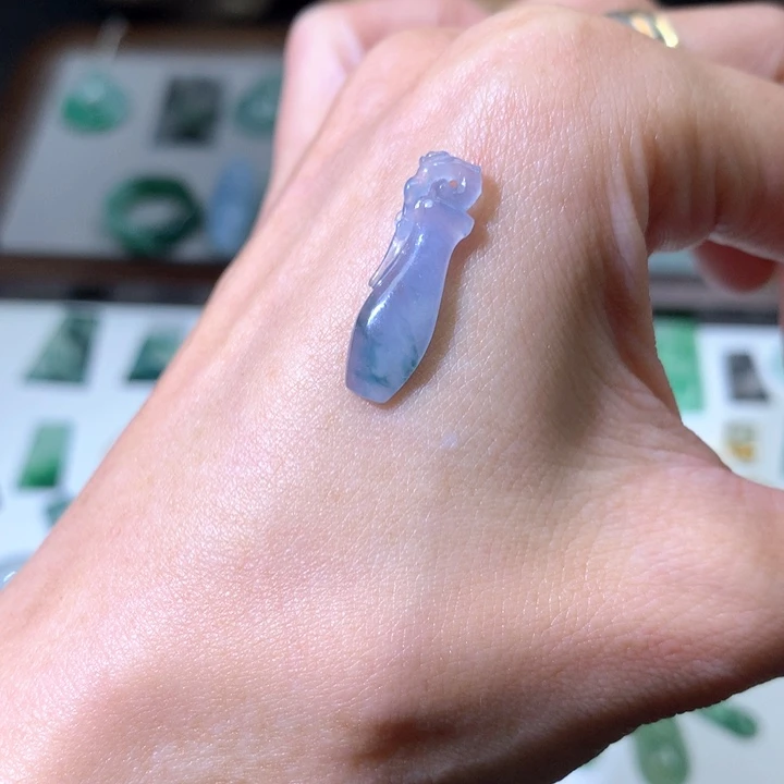 翡翠颈饰未镶嵌花瓶