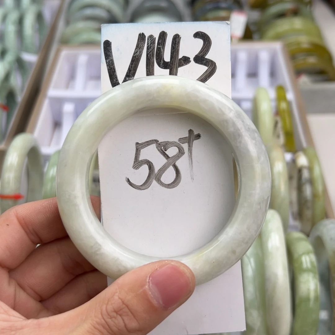 岫玉手镯未镶嵌天然岫玉