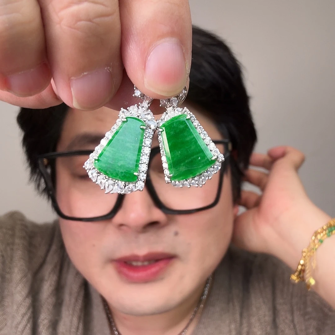 翡翠未镶嵌颈饰多样性一个