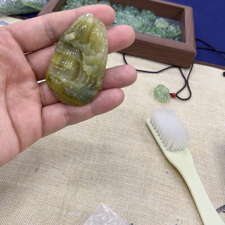 岫玉颈饰未镶嵌吊坠