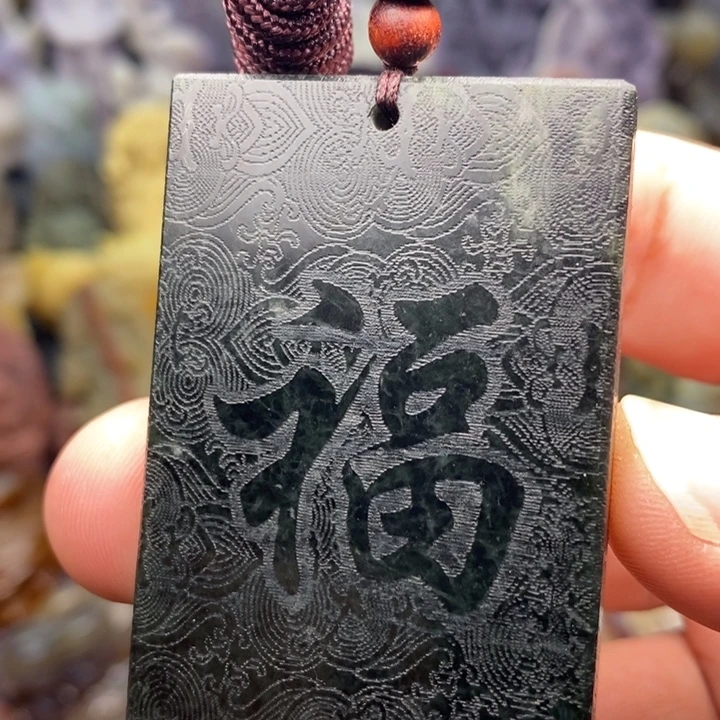 和田玉（墨玉）未镶嵌颈饰