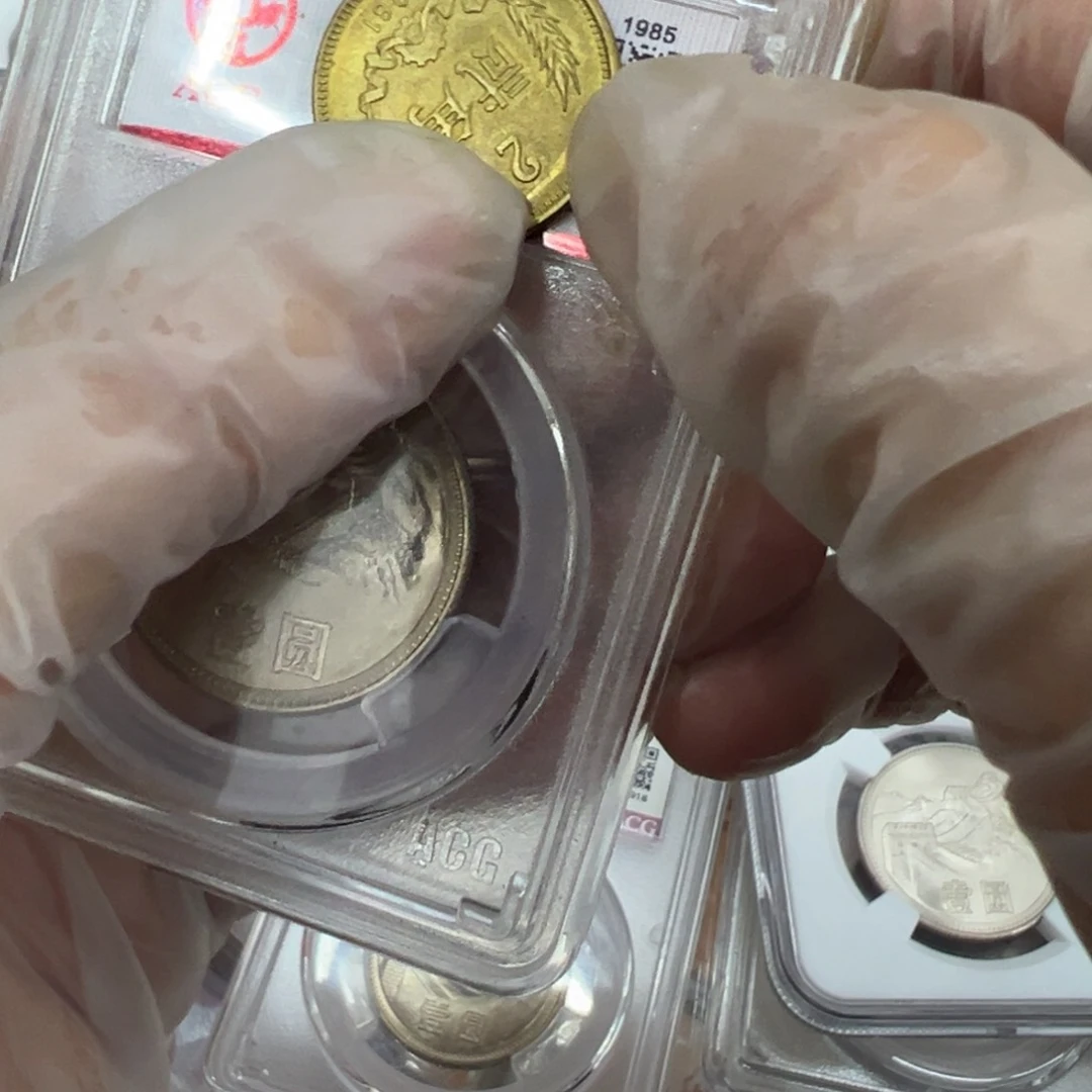 熊***林其他普通金属八一年铜两角光品一个