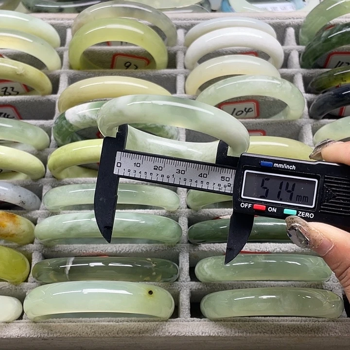 蛇纹石玉未镶嵌手镯105