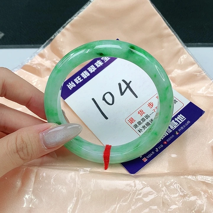 翡翠手镯未镶嵌翡翠12