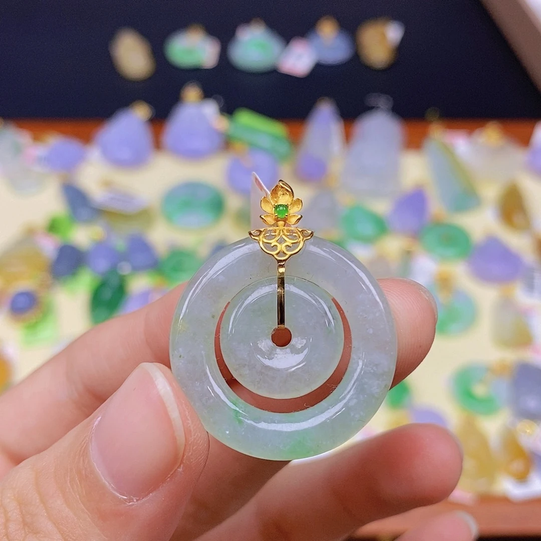 翡翠颈饰18K金镶嵌翡翠