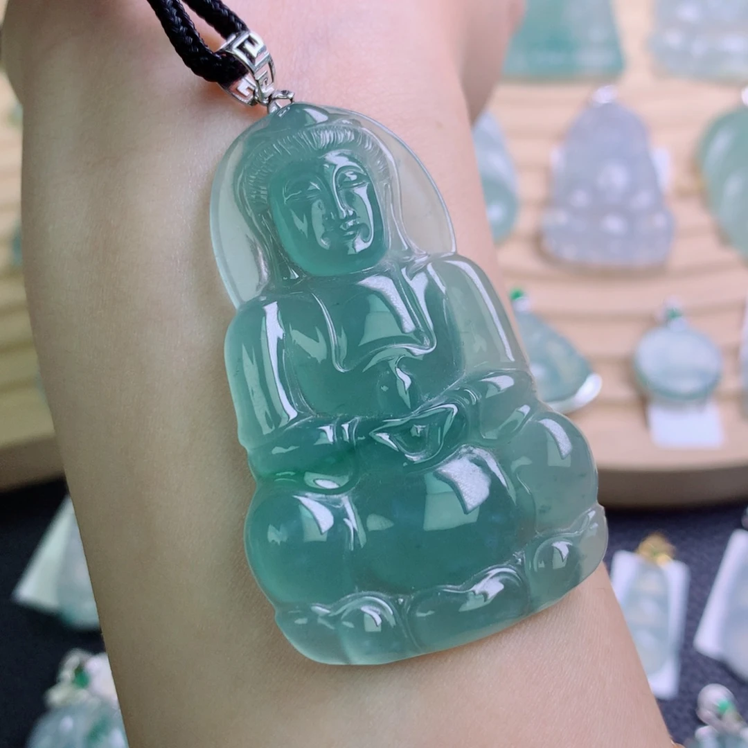 翡翠18K金镶嵌颈饰吊坠