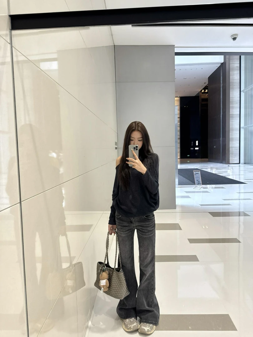 2025夏季新款韩系舒适简约斜肩灰色针织上衣高腰百搭牛仔裤两件套