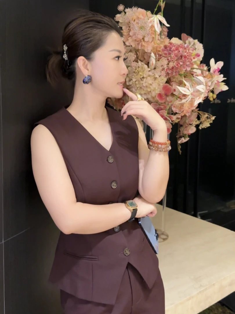 【英品】春秋新款安可拉红上衣夏季气质修身百搭短袖马甲M1486显瘦