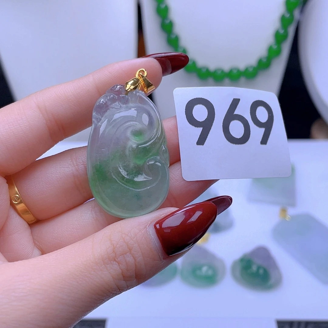 翡翠吊坠(赠链)未镶嵌