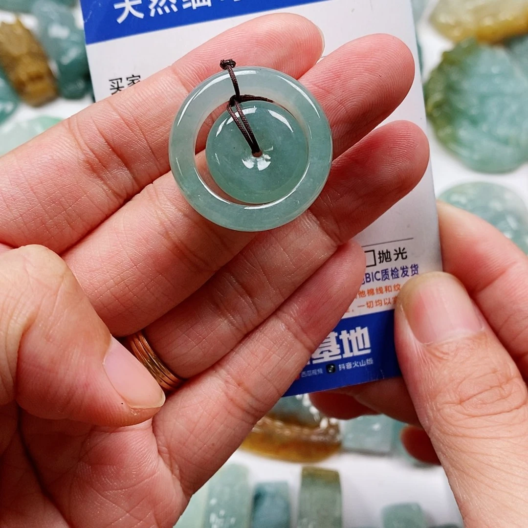 翡翠未镶嵌颈饰母子环