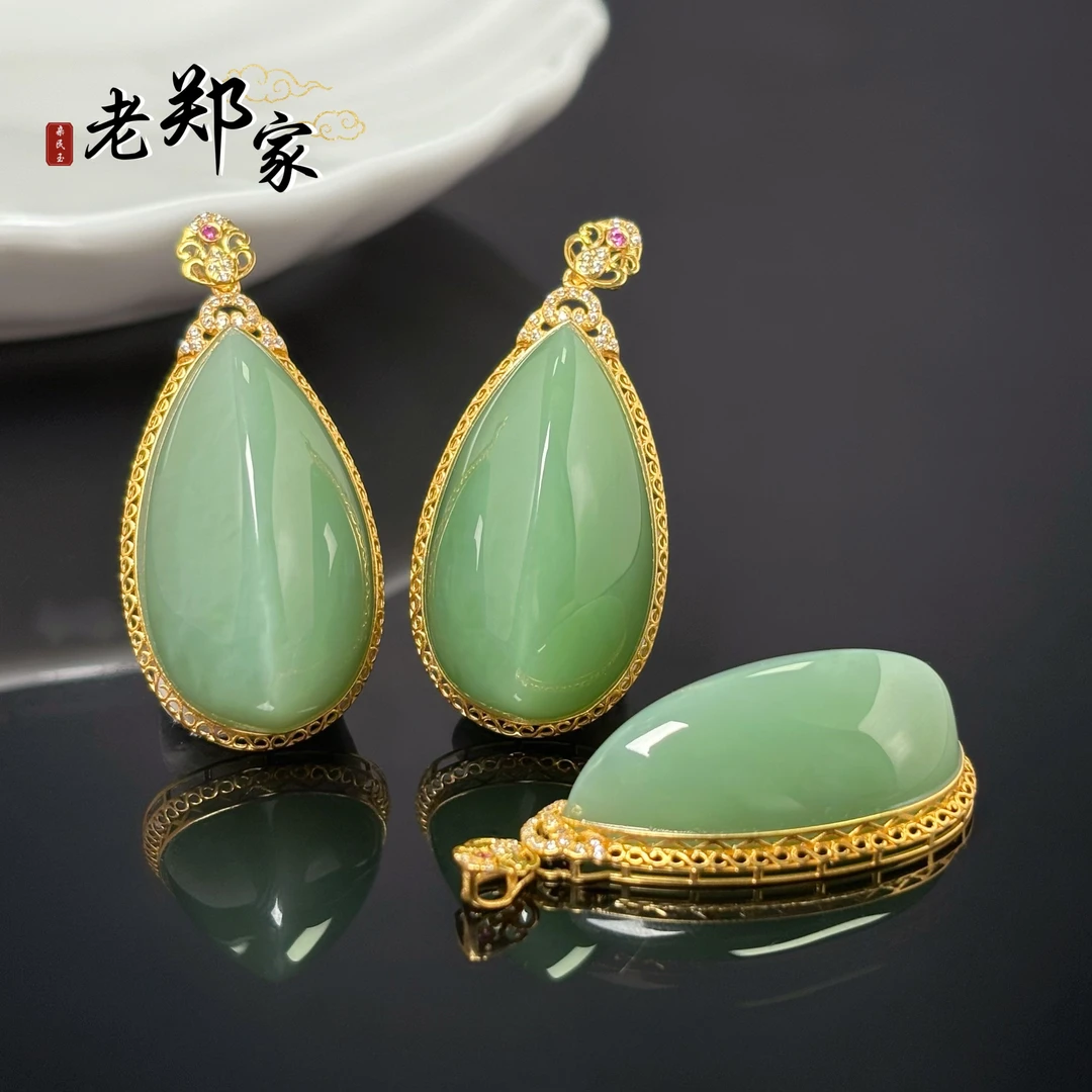 【老郑家】18K金镶和田玉吊坠 (多样性发一件 不带链) 2435