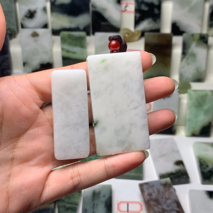 烟***明独山玉未镶嵌颈饰