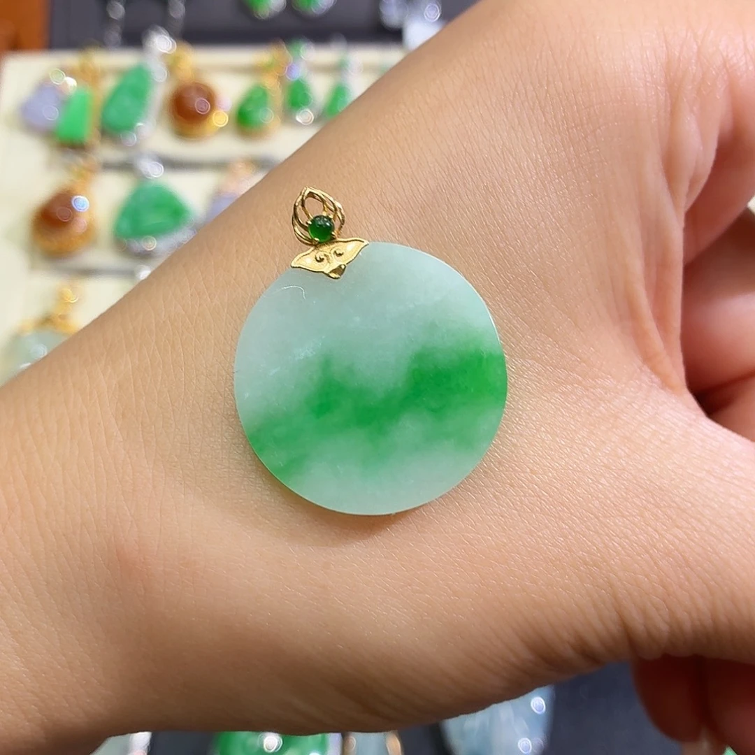 翡翠18K金镶嵌颈饰