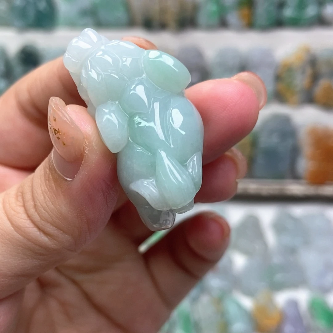 翡翠未镶嵌吊坠(赠链)