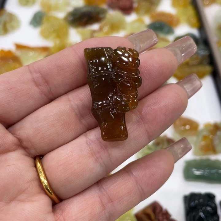 火****蛇纹石玉未镶嵌颈饰