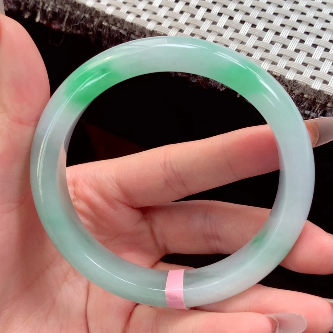 翡翠手镯未镶嵌缅甸