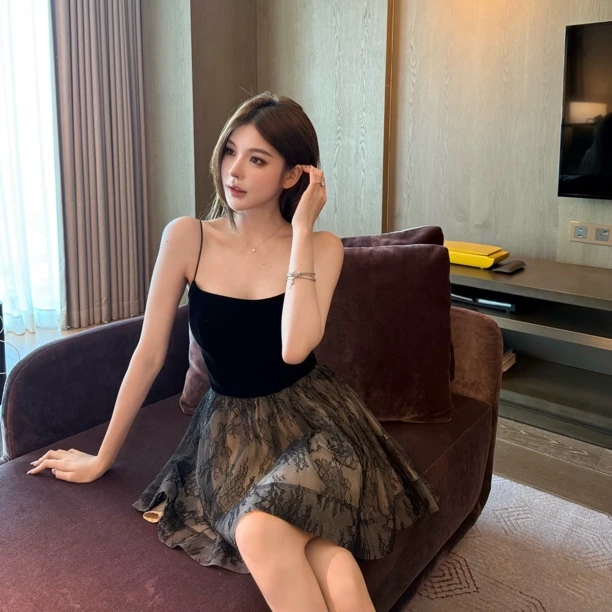 FAY【小步舞曲】轻奢丝绒吊带女士气质时尚黑色吊带连衣裙