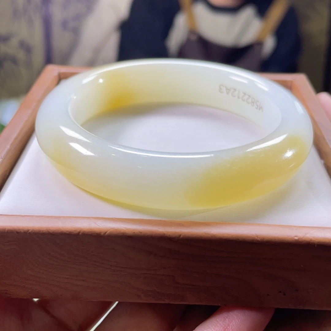 和田玉未镶嵌手镯58圈