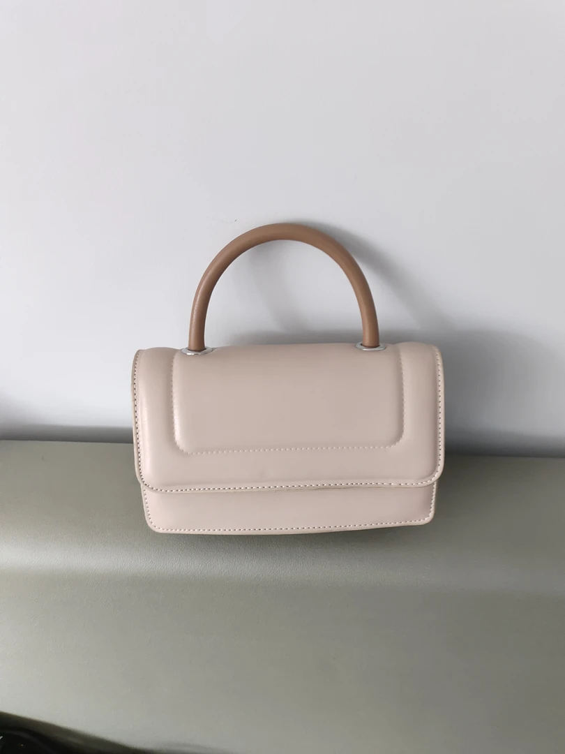 手提白色轻奢时尚