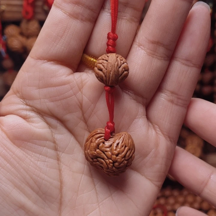 木质类龙纹桃枭挂件