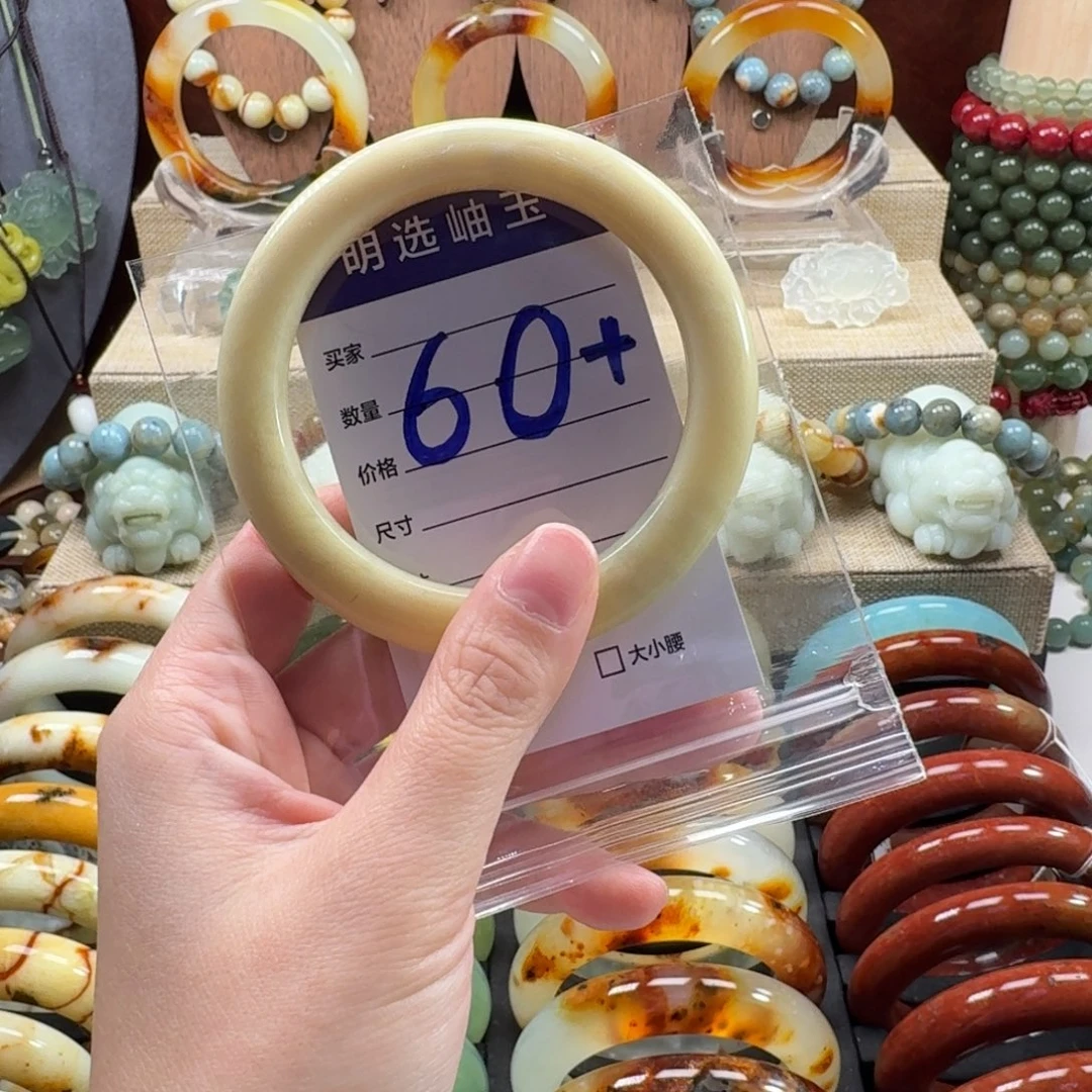 蛇纹石玉未镶嵌手镯1