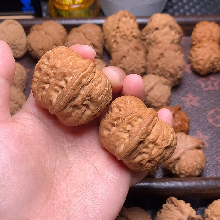 小***的文玩核桃吊坠元宝42尺