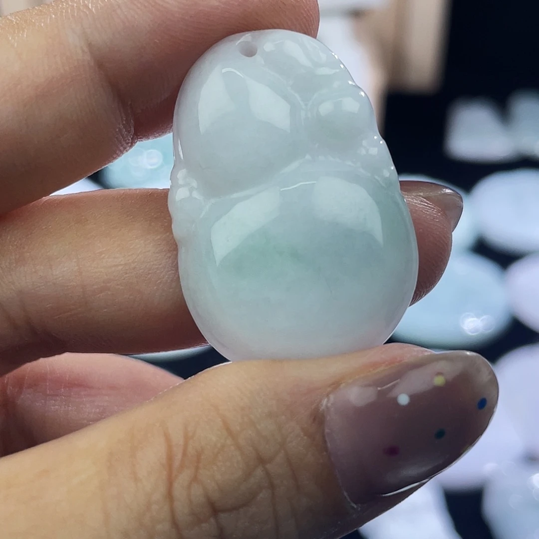 翡翠未镶嵌颈饰葫芦