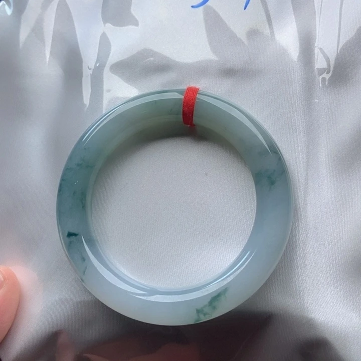 翡翠未镶嵌手镯.2