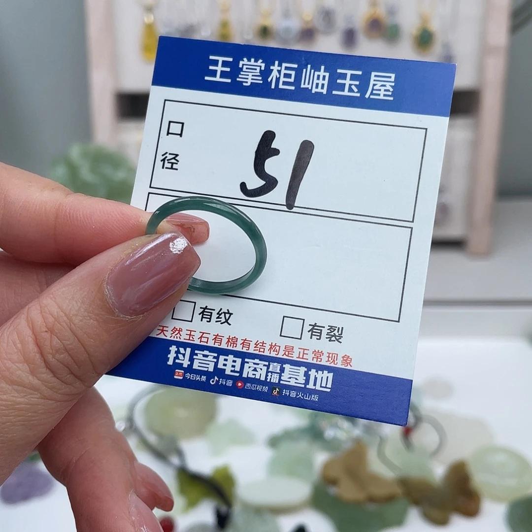 翡翠未镶嵌颈饰多样性