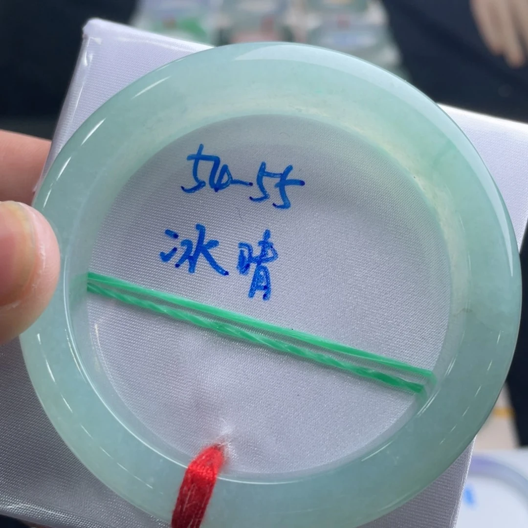 翡翠手镯未镶嵌翡翠手镯