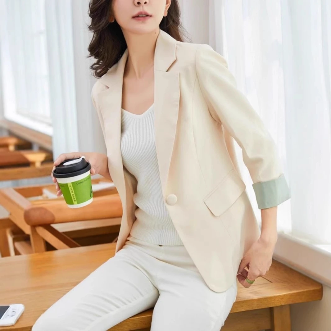 女新款流行七分袖短款修身气质设计感小个子百搭通勤应聘小西装