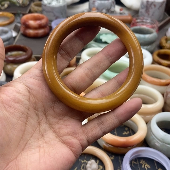 石英岩玉未镶嵌手镯玛奇朵