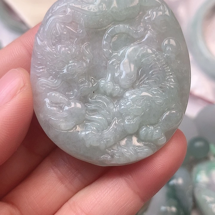 翡翠未镶嵌挂件是