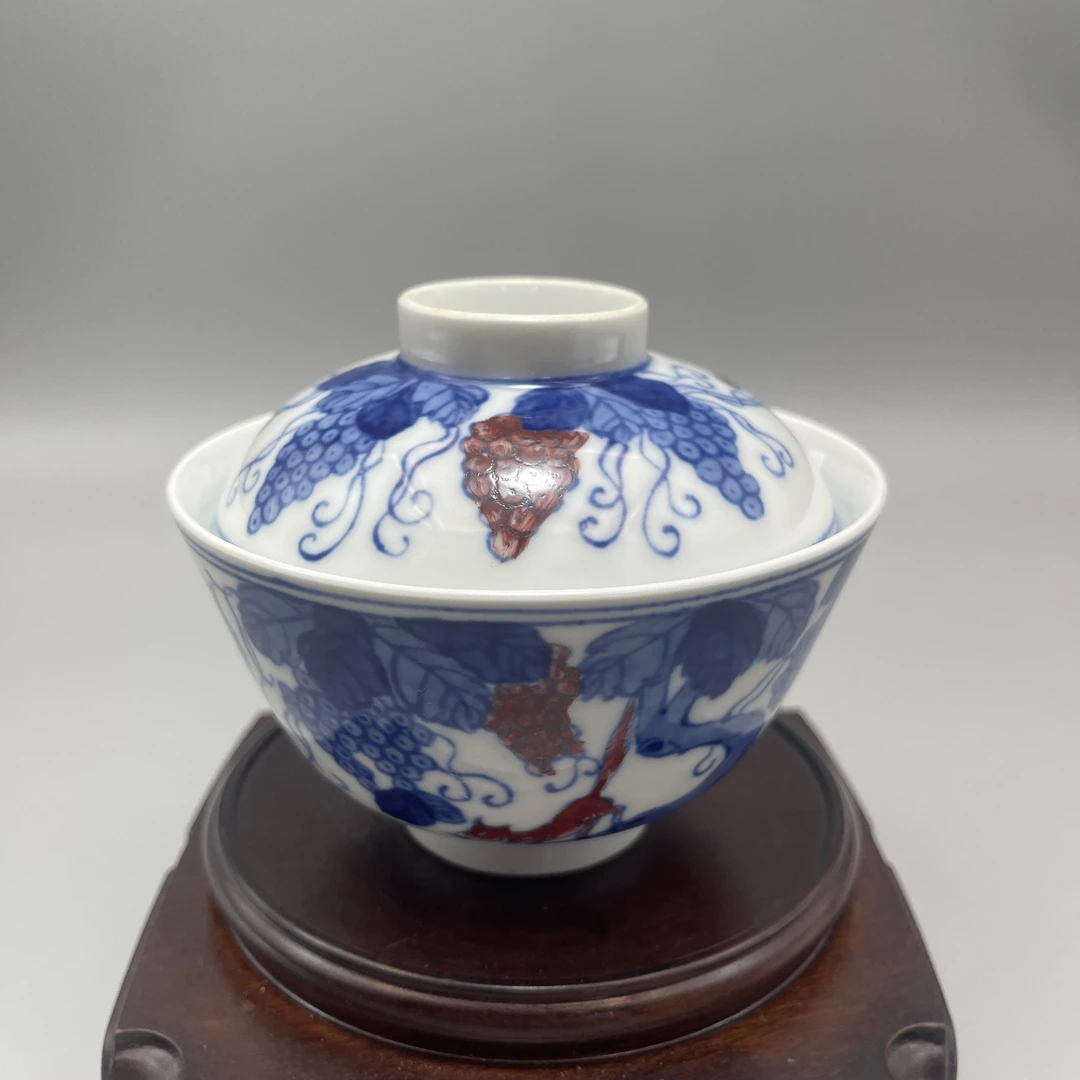 青花釉里红松鼠葡萄盖碗H8340