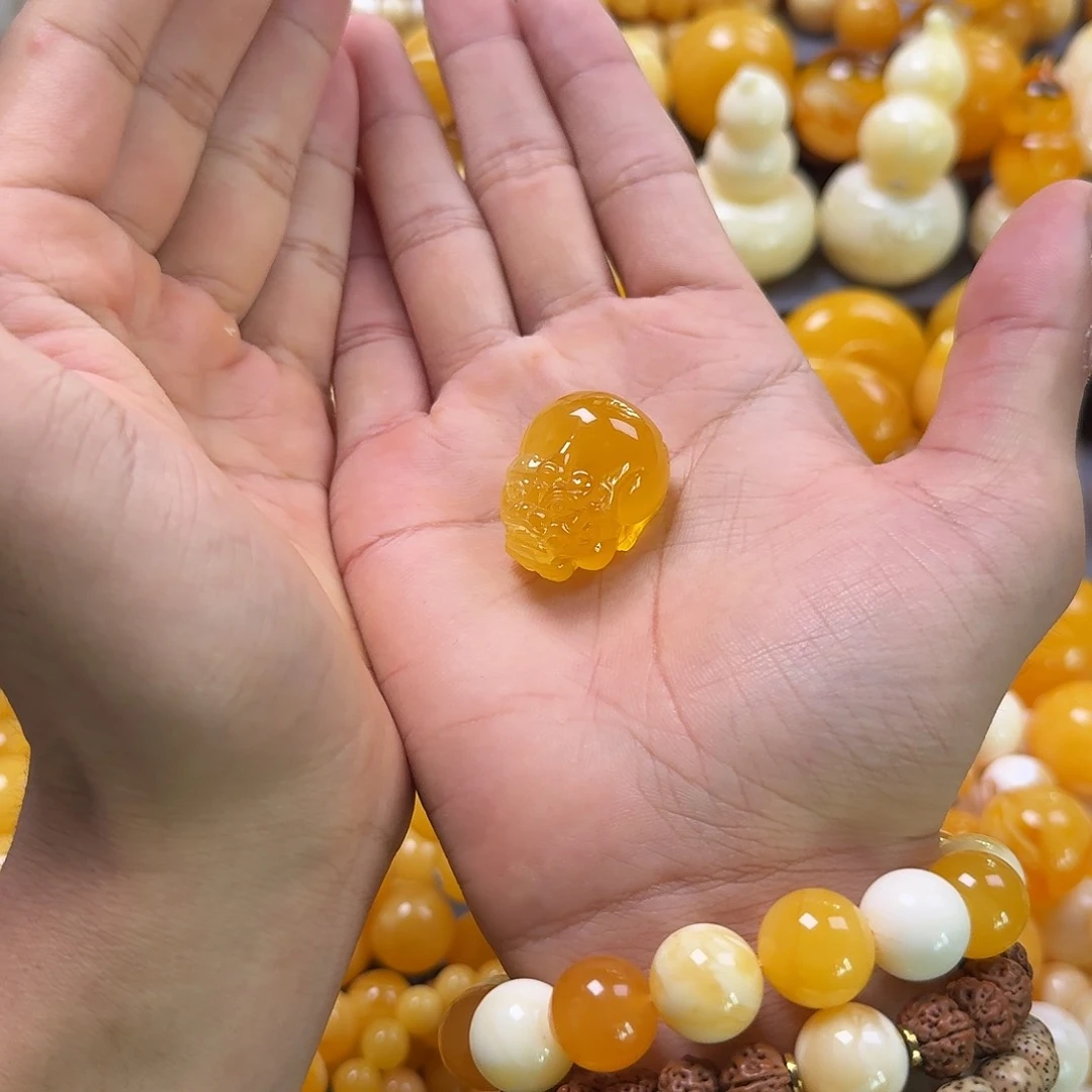 琥珀珠宝奇石未镶嵌