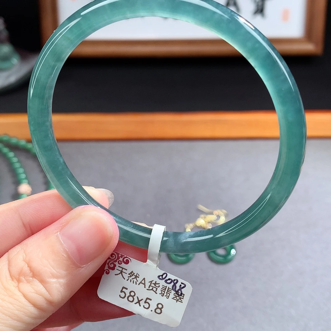翡翠手镯（圆镯）未镶嵌