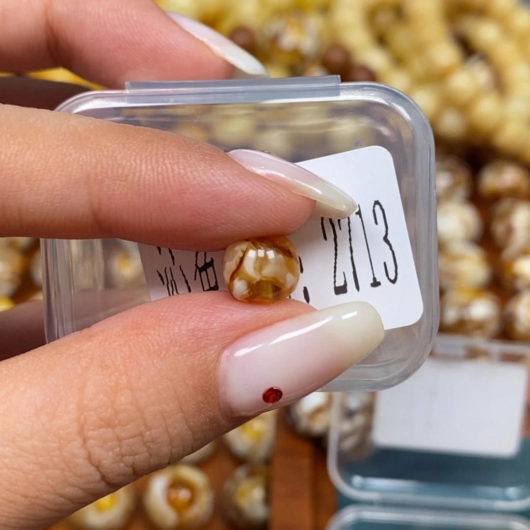 蜜蜡未镶嵌珠宝奇石2713