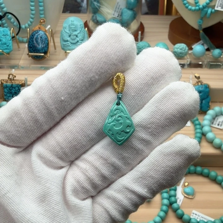 绿松石未镶嵌珠宝奇石