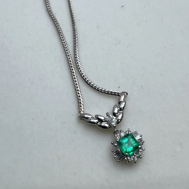 祖母绿颈饰未镶嵌