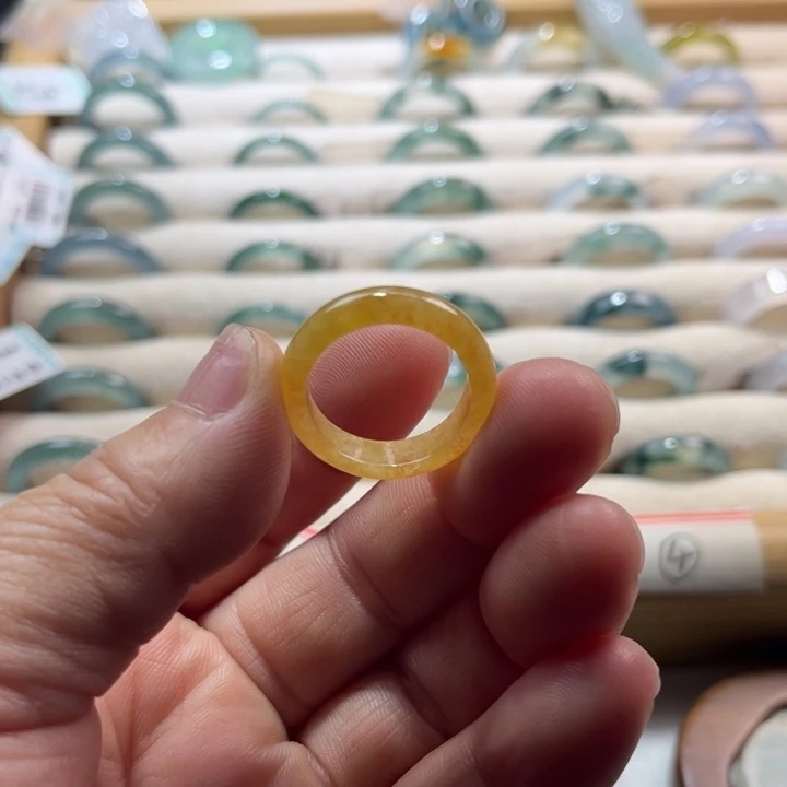 翡翠未镶嵌戒指蓝水