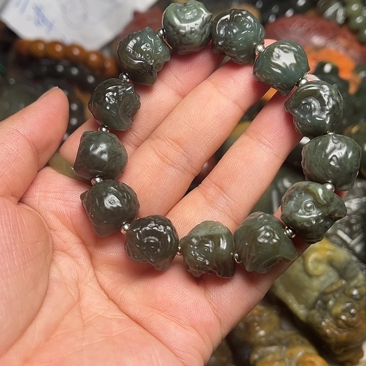 未镶嵌岫岩河磨玉（透闪石质玉）挂件