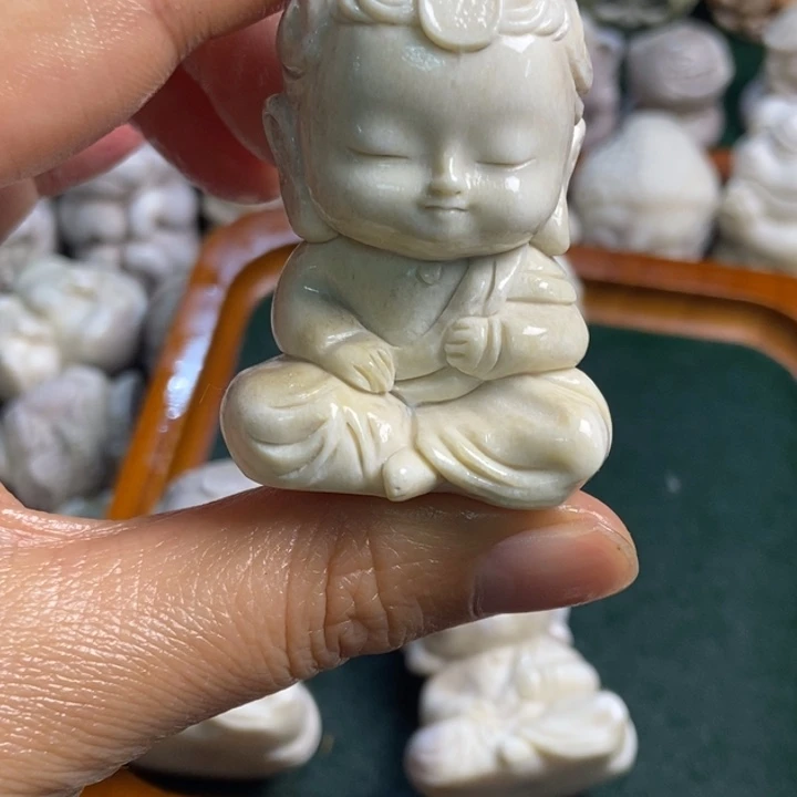 风***配饰鹿角雕刻一个出