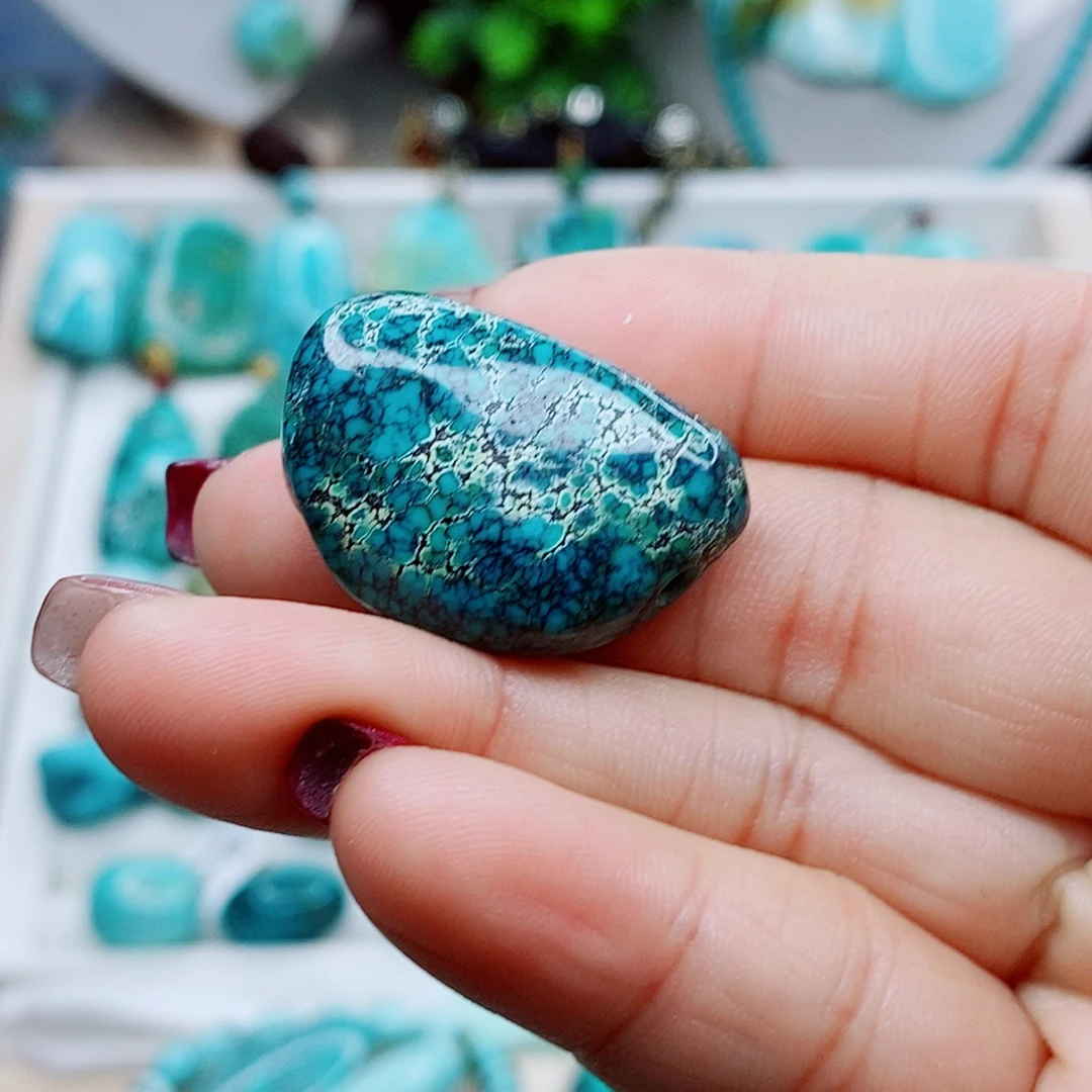 绿松石未镶嵌颈饰