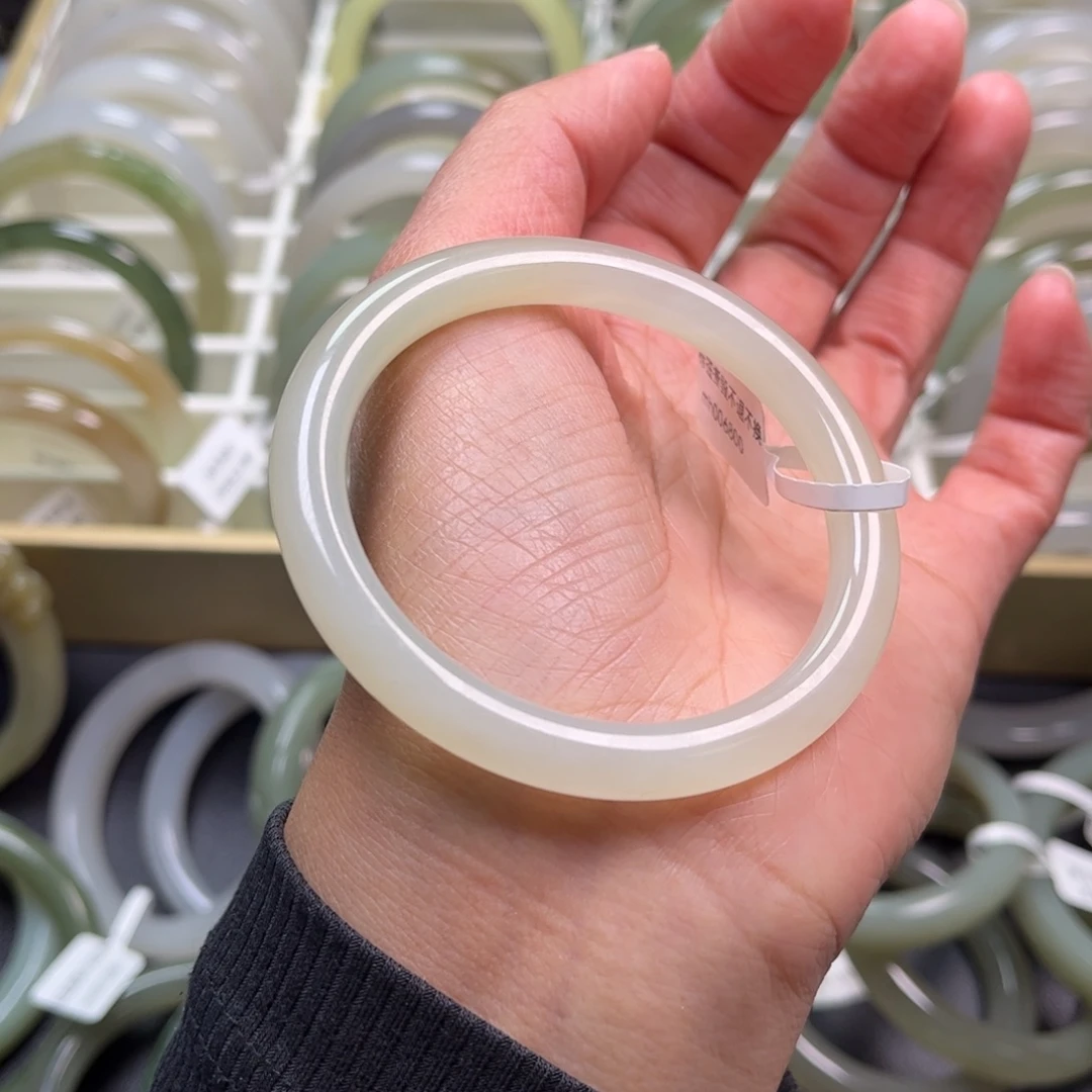 和田玉未镶嵌手镯54圈